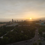 Panorama Taszkentu o zachodzie słońca z Hotelu Uzbekistan