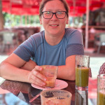 Bożenka degustuje sok z kiwi