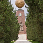 Monument Niepodległości Uzbekistanu na Placu Niepodległości w Taszkencie