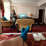 Odpoczynek w pokoju Hotelu Uzbekistan w Taszkencie