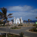 Biały kościół i nadmorski plac w miejscowości Ponta do Sol na wyspie Santo Antão w Cabo Verde