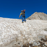 Trekking przez śnieg na płaskowyżu Pulatkhan w Uzbekistanie