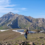 Widok na Wielki Chimgan podczas trekkingu w Uzbekistanie