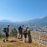 Panorama Grenoble i otaczających miasto gór widziana ze wzgórza Bastylia