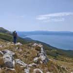 Ładnie, oj jak ładnie! Widok na Jezioro Ochrydzkie z pasma Galičica