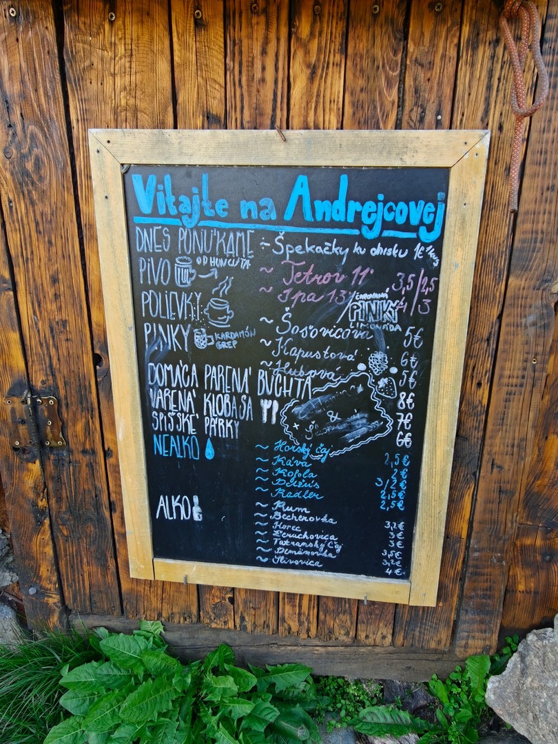 Tablica z menu útulni Andrejcová w Niżnych Tatrach 